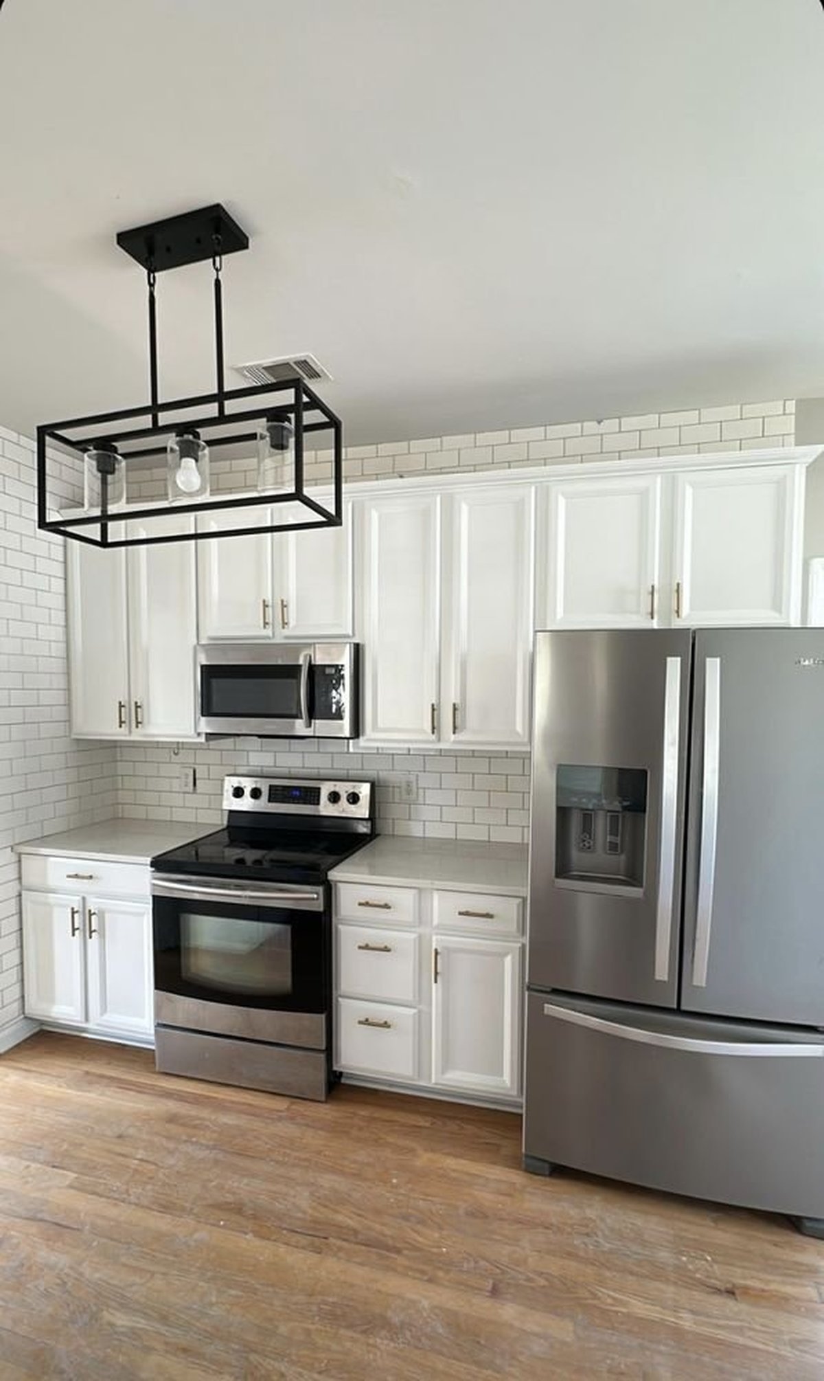 Kitchen pendant light fixture